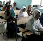 مکاتب بامیان با کمبود هزاران معلم مواجه است